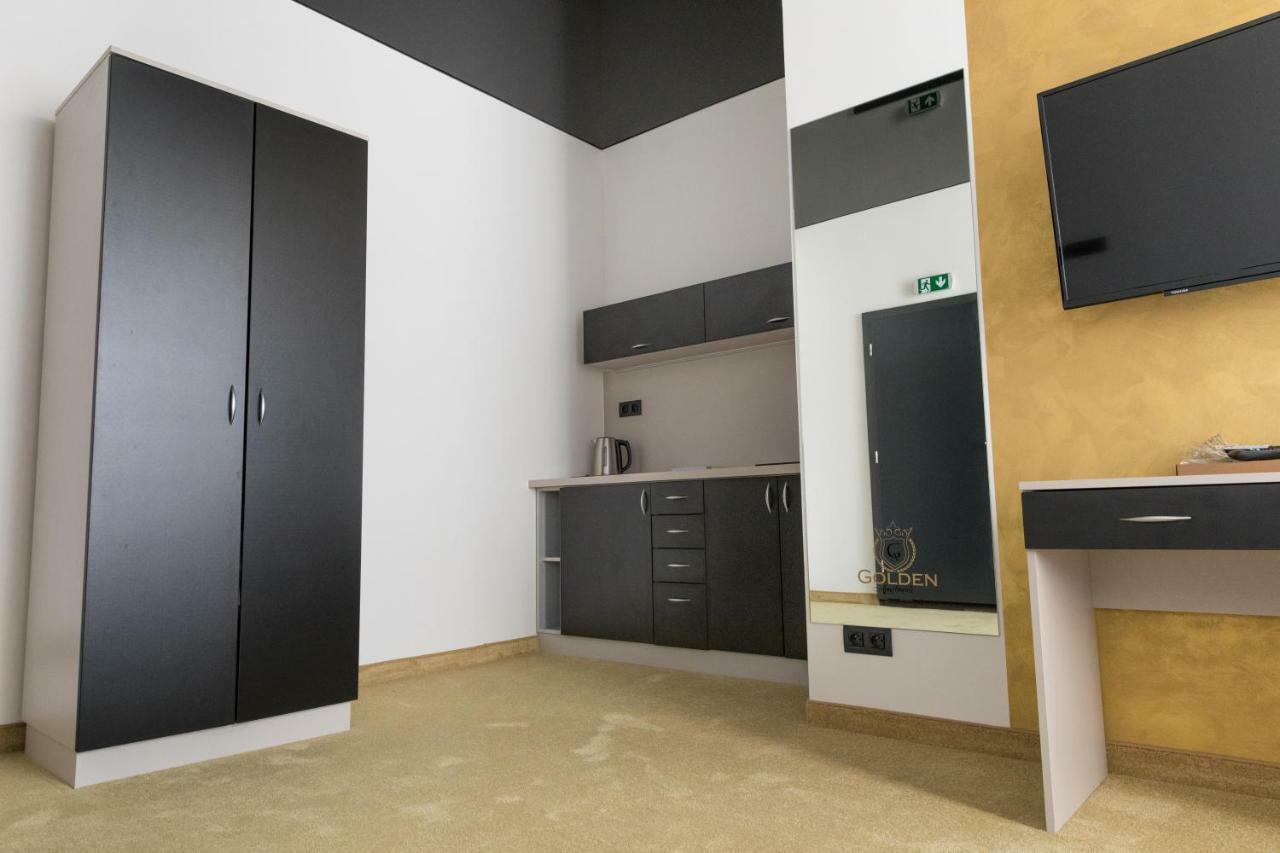 Apart Hotel Golden Apartments Košice Exteriör bild