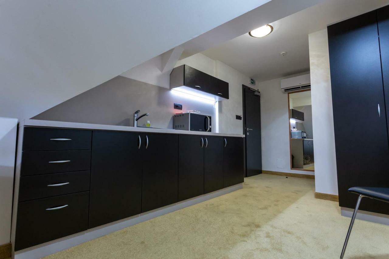 Apart Hotel Golden Apartments Košice Exteriör bild