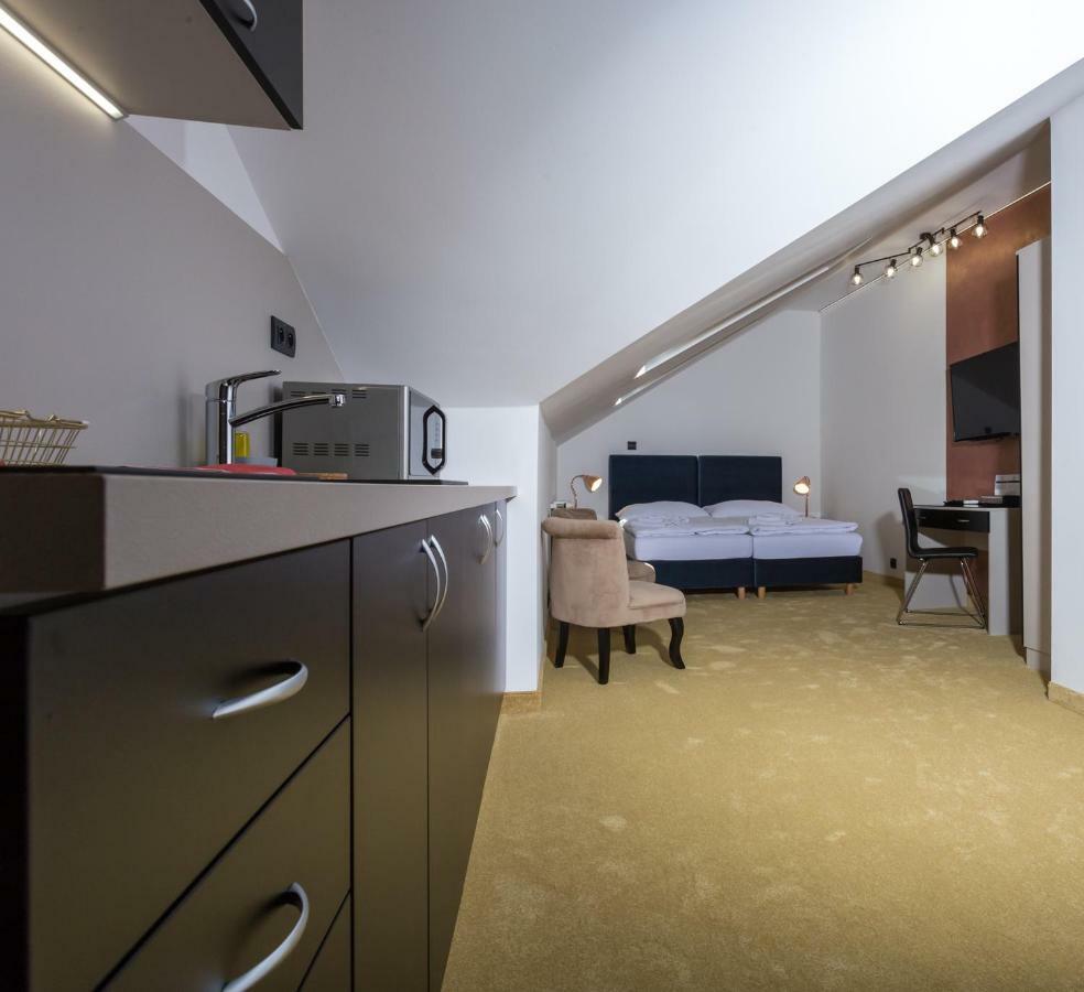 Apart Hotel Golden Apartments Košice Exteriör bild