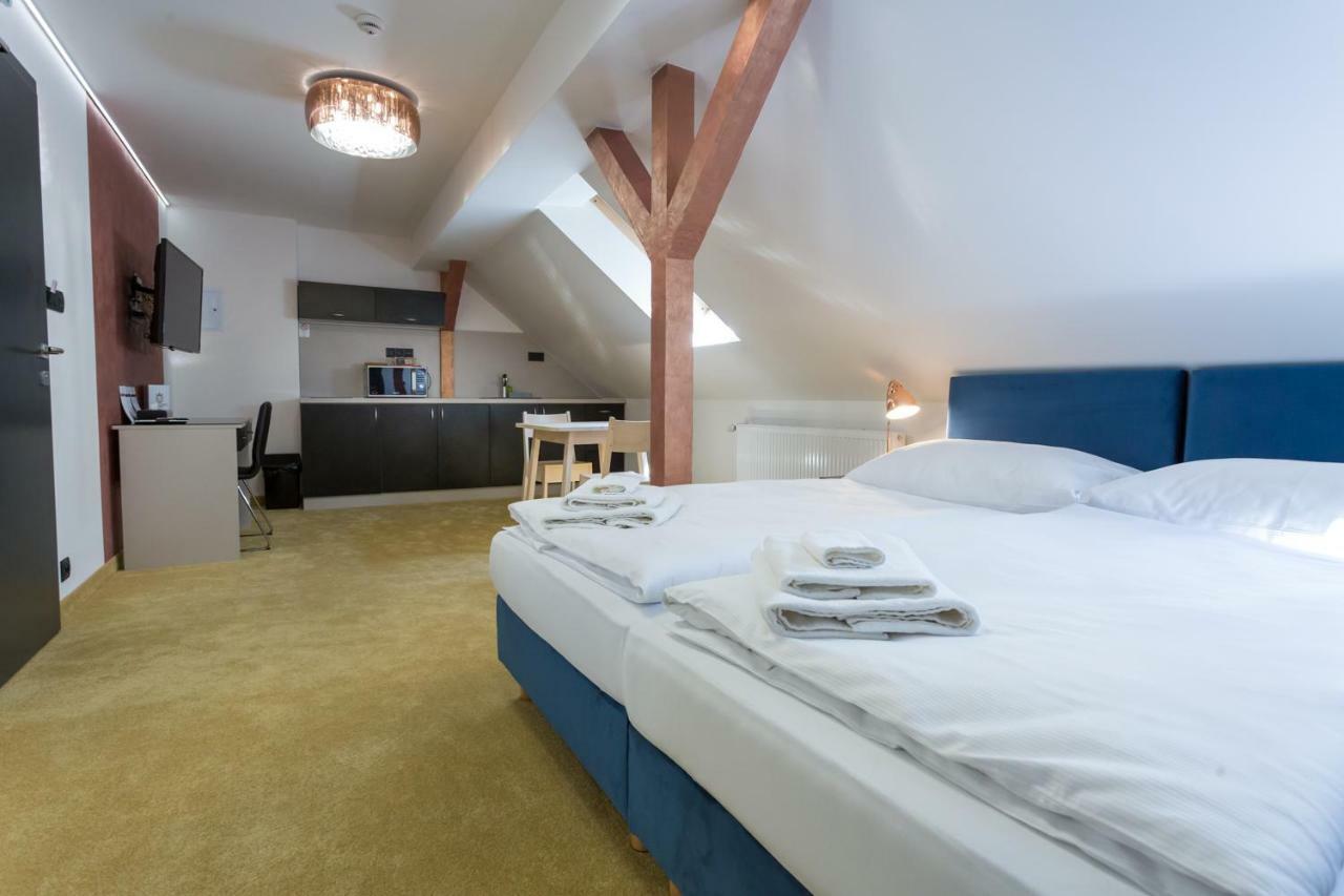 Apart Hotel Golden Apartments Košice Exteriör bild