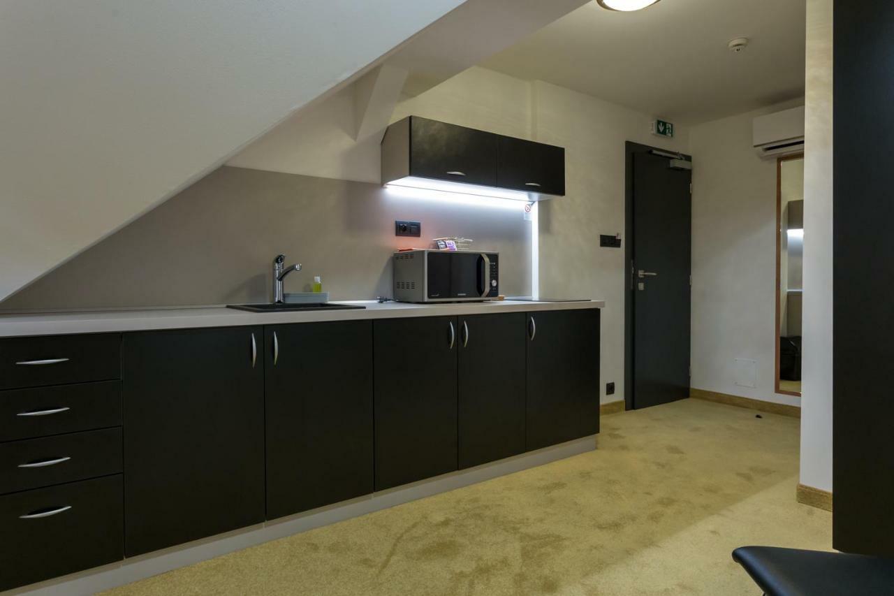 Apart Hotel Golden Apartments Košice Exteriör bild